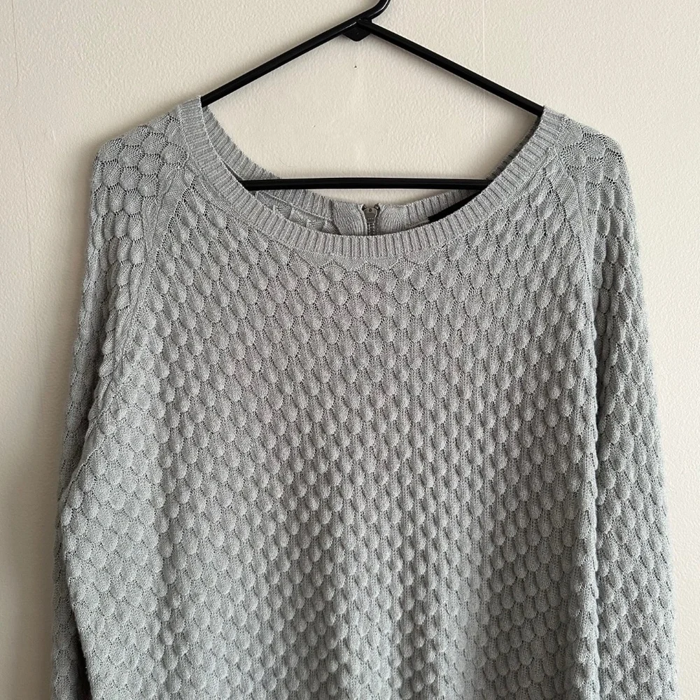 French Connection gray scoop neck lightweight textured sweater L - Picture 2 of 6